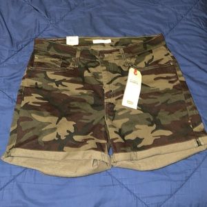 Women’s Levi Camouflage Shorts NWT!